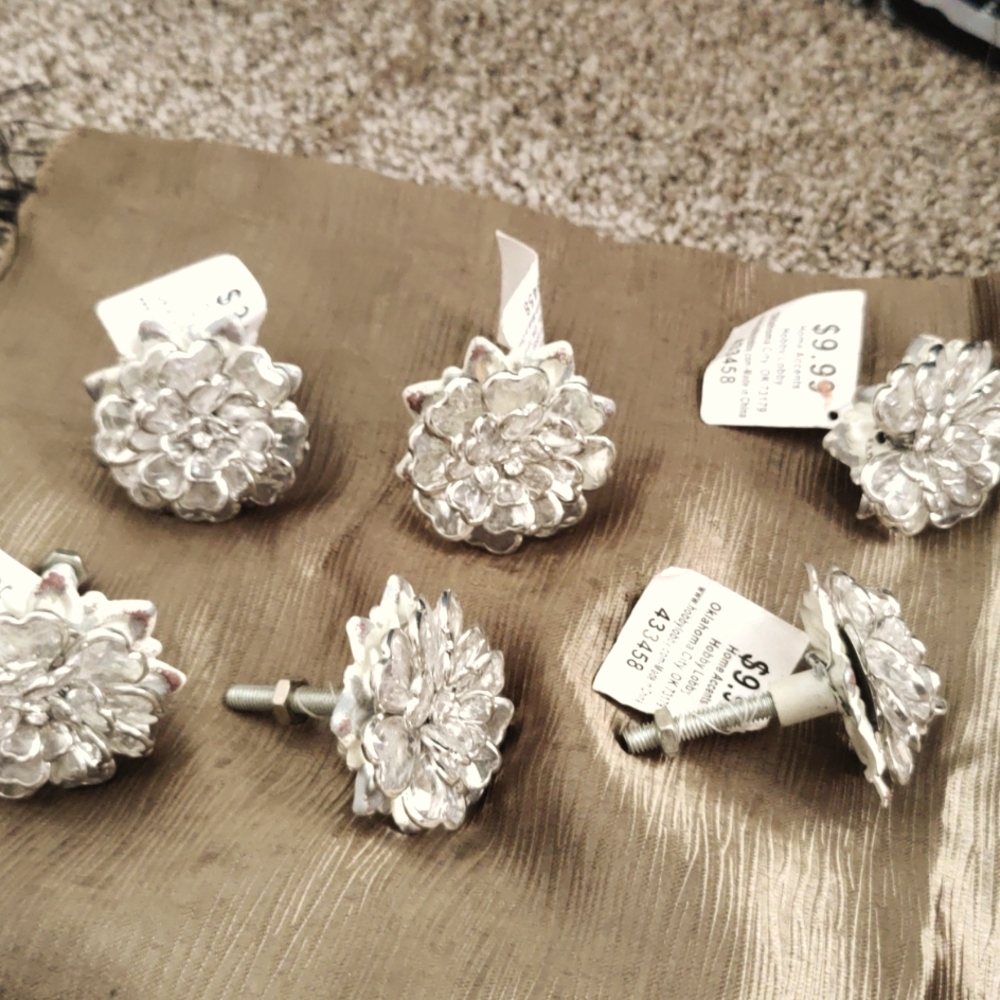 Knobs for drawers flowers shaped